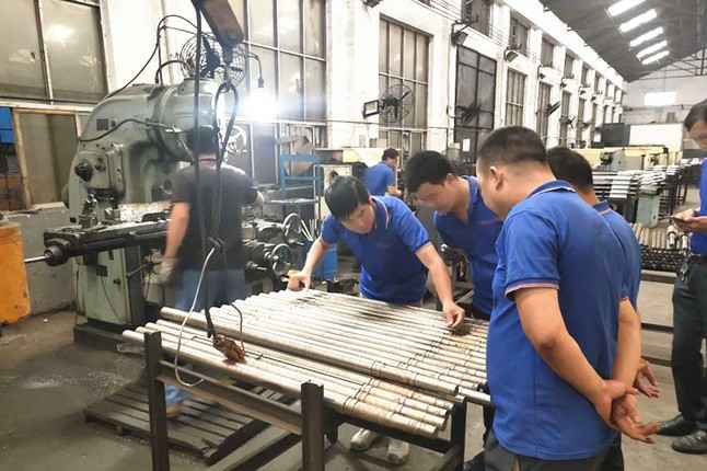 开云网-开云网(中国)每周对各个工序进行质量监督检验的现场。